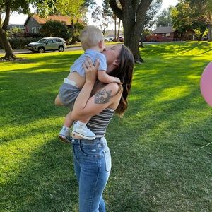 Meet your Posher, Skylyre